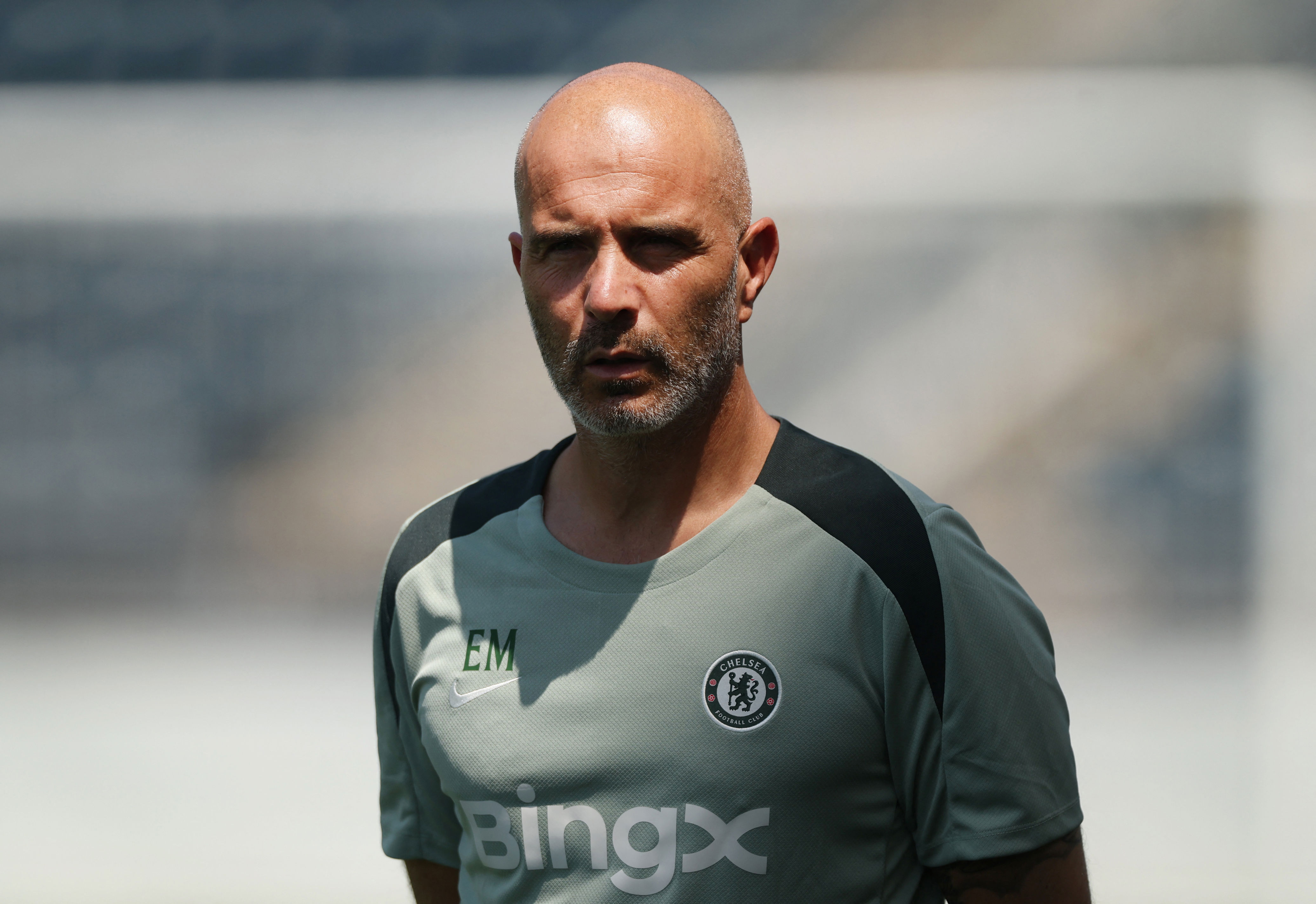 yid, 他是一名令, 另一名中卫