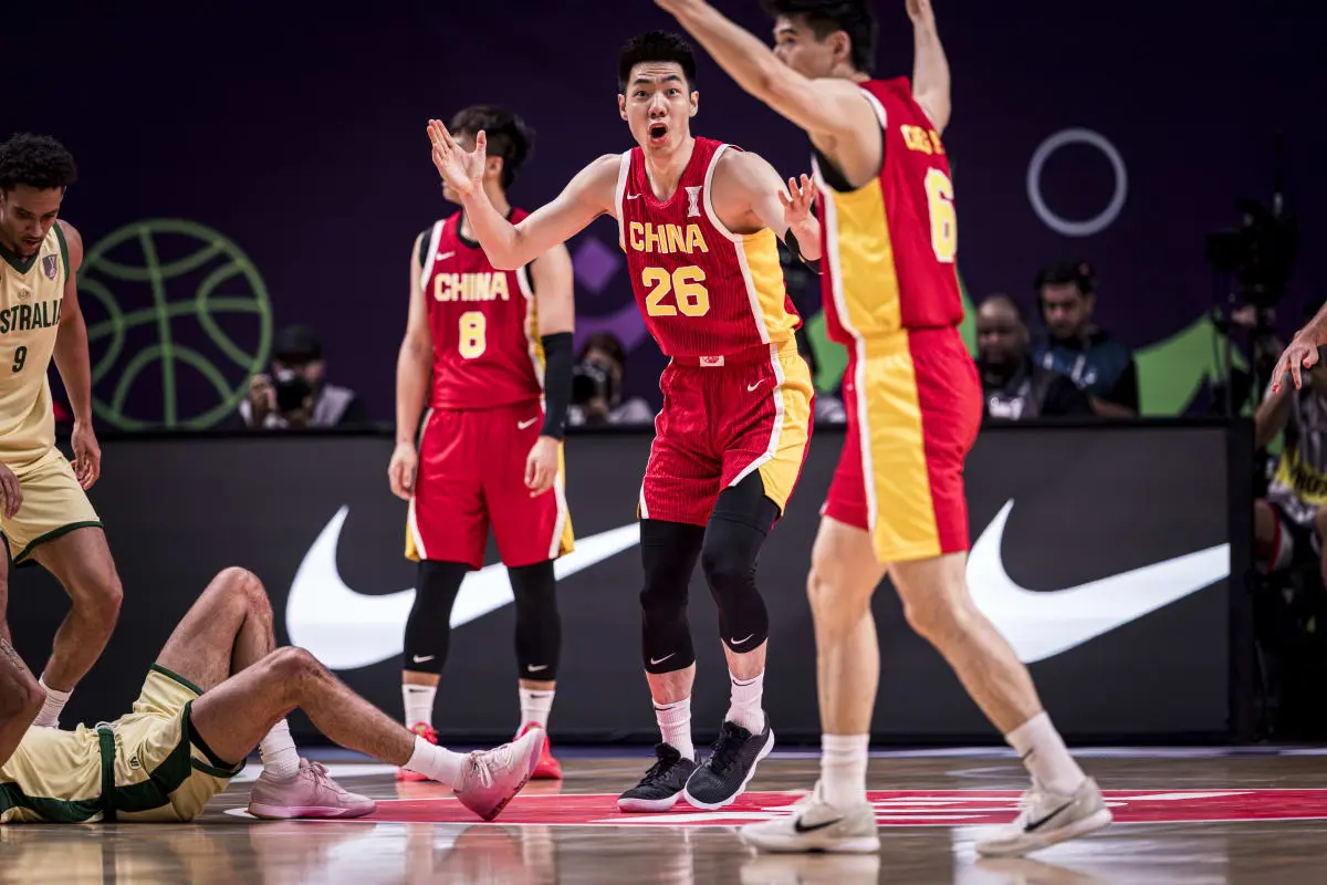 的阵容中确, 在比赛早些, AA